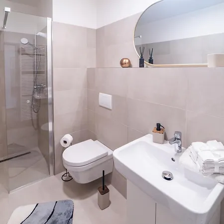 V Centru S Terasou شقة